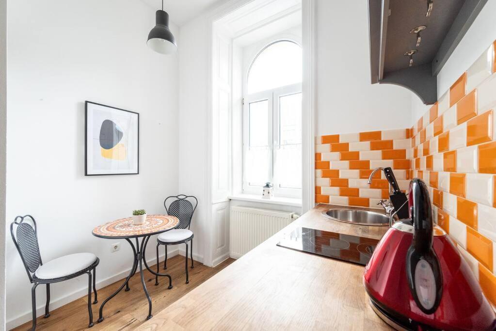 Ferienwohnung Lite 1Br Near Metro & Center By Hm Wien Exterior foto